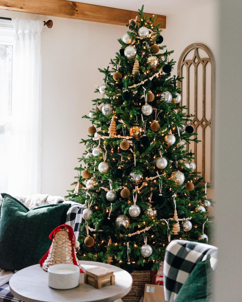 Árvore Rubi Dourado com 800 Luzes Quentes